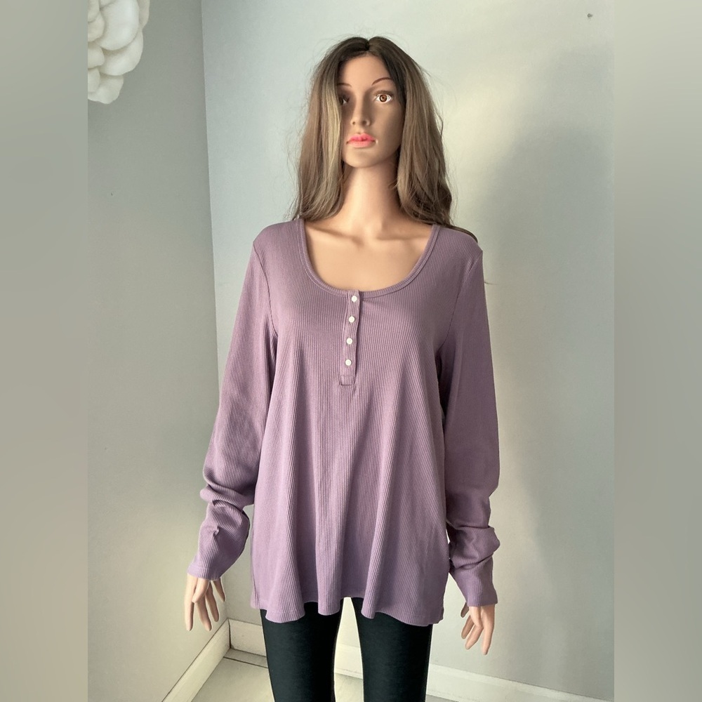 GAP Lavender Long Sleeve Women's Tee